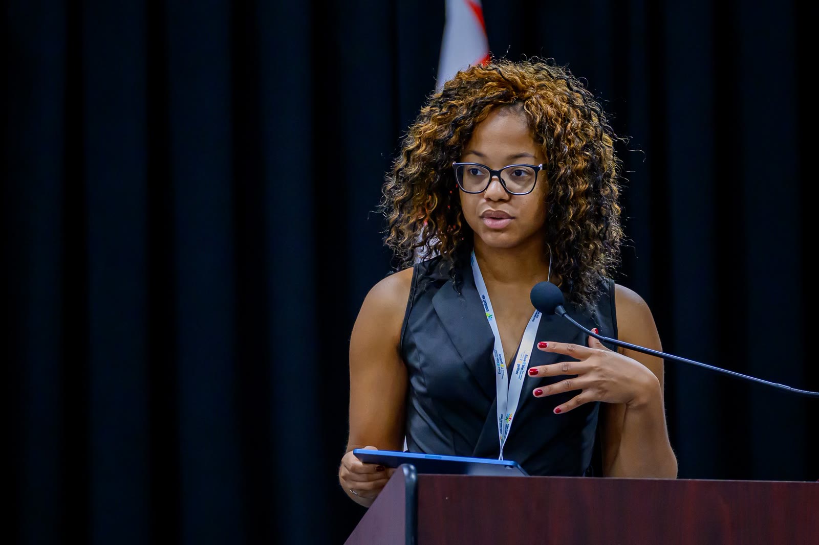 Kellina Powell speaking to an audience